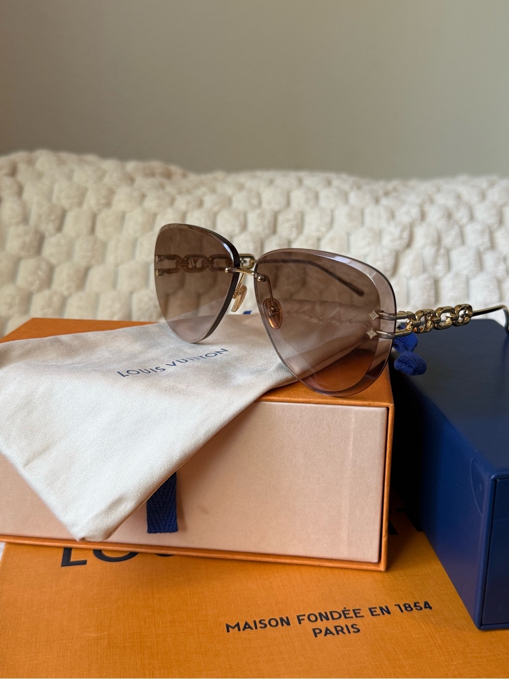🔥Louis Vuitton 2022 LV Jewel Pilot Sunglasses Z2664U Full Inclusion 🔥 - Picture 4 of 17